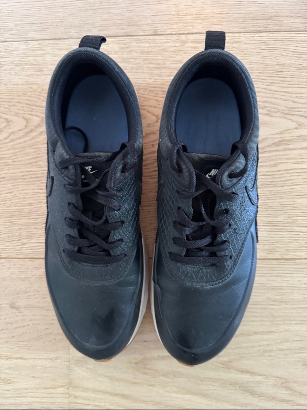 NIKE AIR MAX THEA! Women’s size 10. Black Athletic Lace-Up Sneakers.Light wear!
